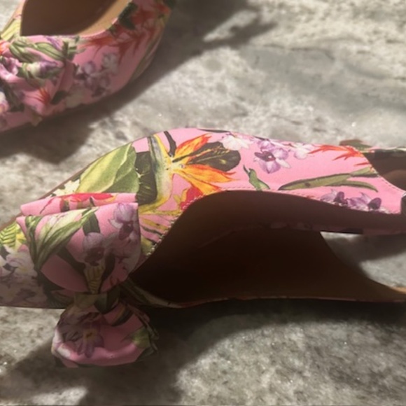 J Renee Pink Floral Bow Pattern Singback Shoe. BRAND NEW NEVER WORN!!! Size 9 M - Picture 7 of 16